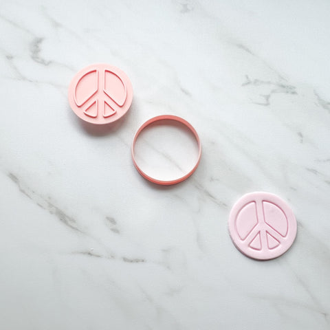 ROUND PIECE SIGN CUTTER/EMBOSSER BY CREATIVE HEART LAB