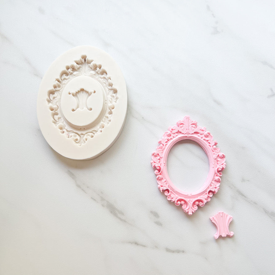 OVAL FRAME WITH DECORATIVE EDGE MOLD