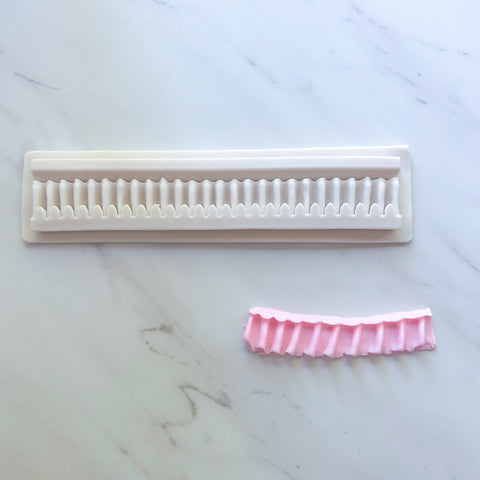 RUFFLE BORDER MOLD