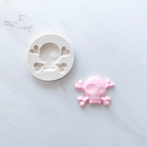 SINGLE SKULL WITH BONES MOLD