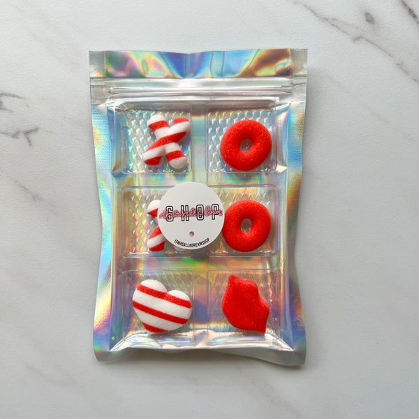 XOXO STRIPED VALENTINES DAY EDIBLE DECORATIONS