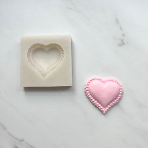 RUFFLED EDGE HEART MOLD