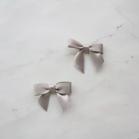 PRE TIED TINY SATIN BOWS (GREY)