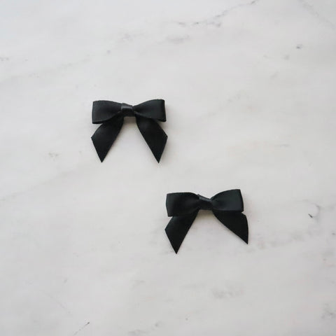 PRE TIED TINY SATIN BOWS (BLACK)