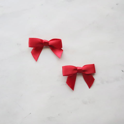 PRE TIED TINY SATIN BOWS (RED)