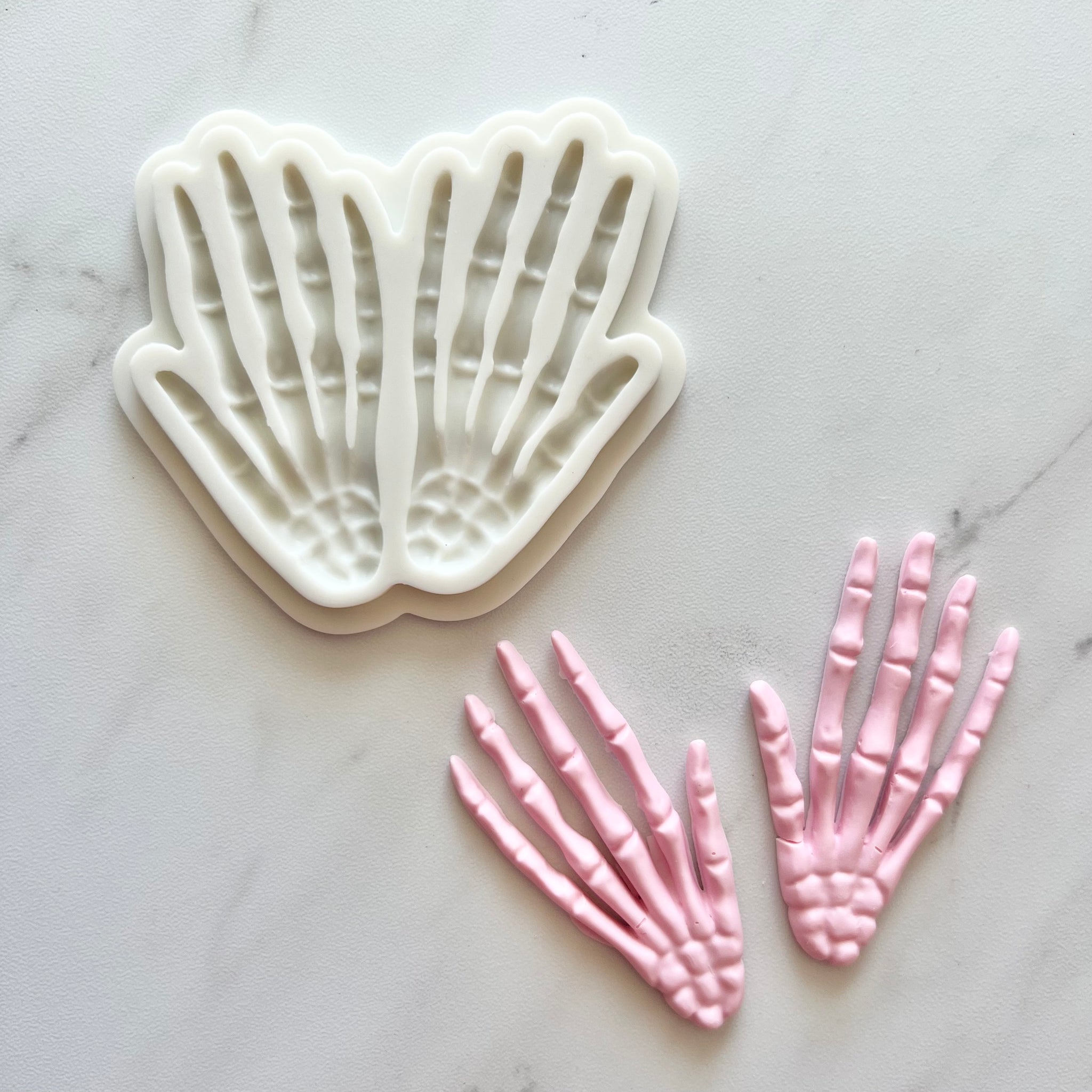 SKELETON HANDS MOLD