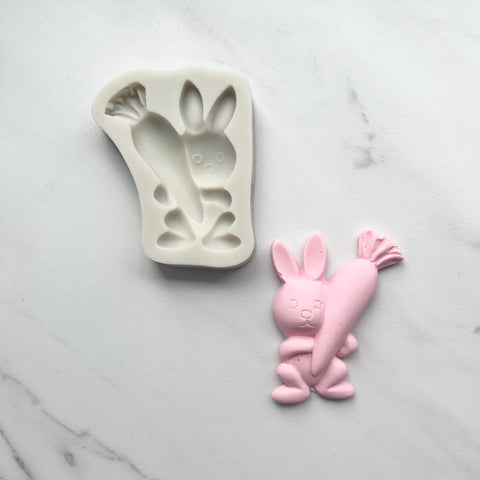 BUNNY WITH CARROT MOLD