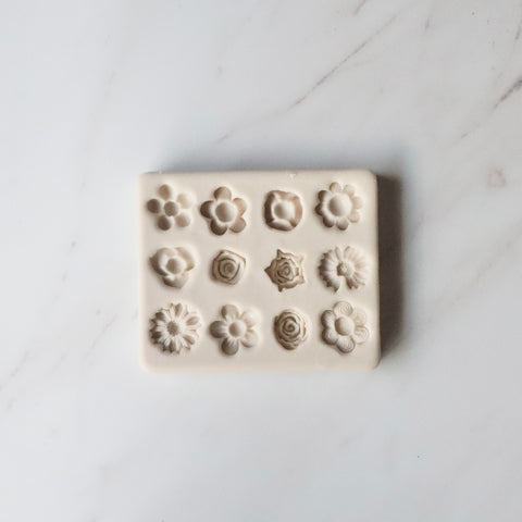 SMALL FLOWER VARIETY MOLD