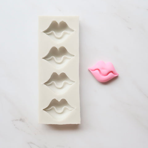 CARTOON LIP MOLD